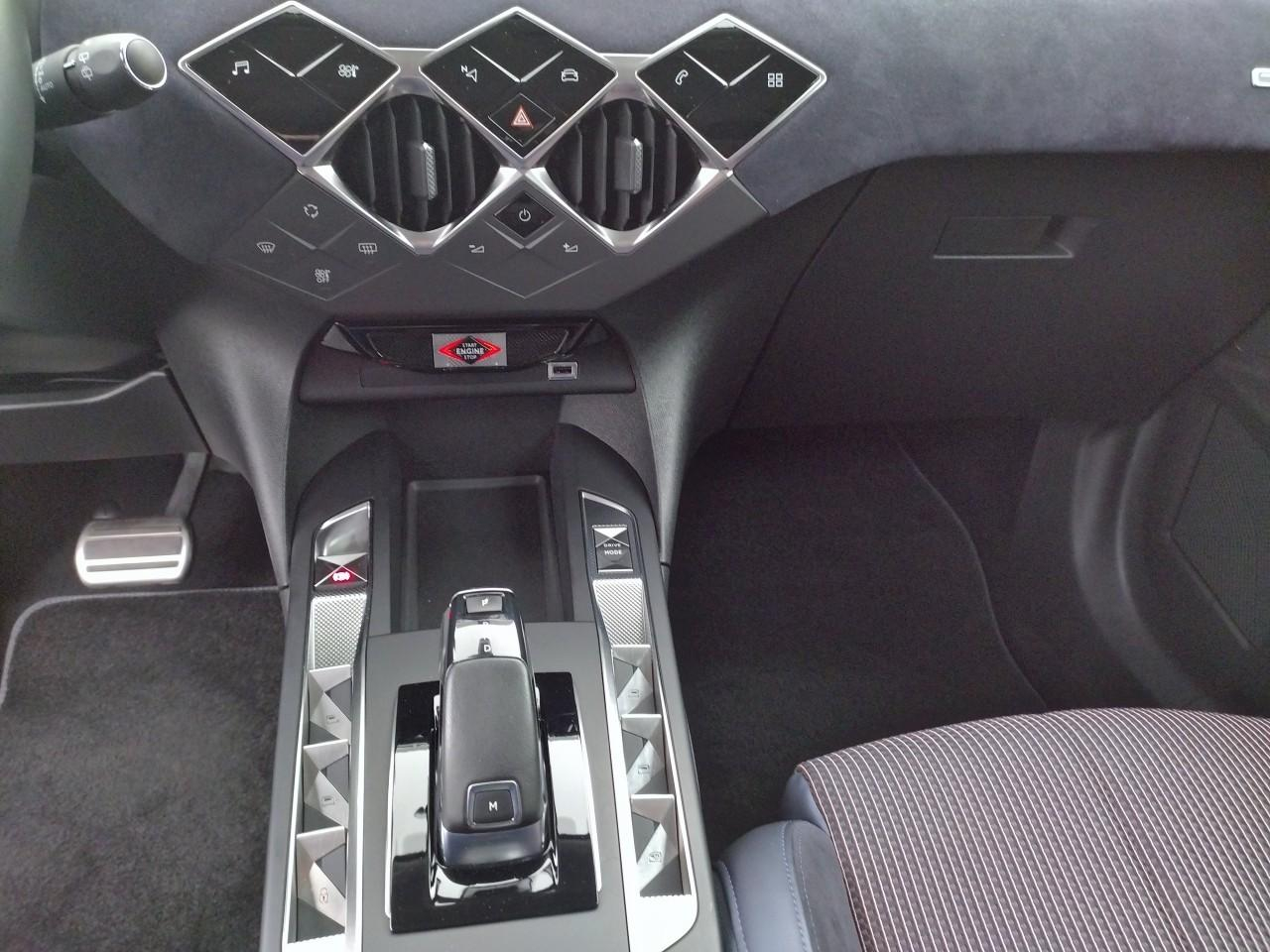 Ds Ds 3 crossback bluehdi 130 eat8 ines de la fressange pa — photo 21
