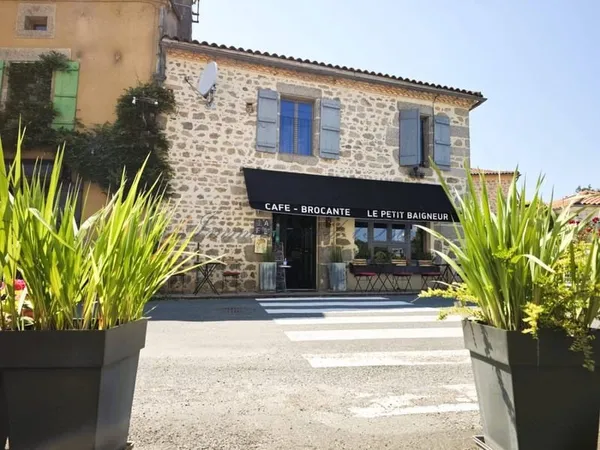 Local commercial 331 m²