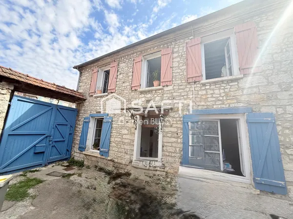 Maison à fort potentiel avec des dépendances