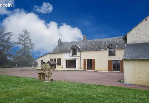 Maison longère 215 m² avec grange sur terrain clos et beaux volumes