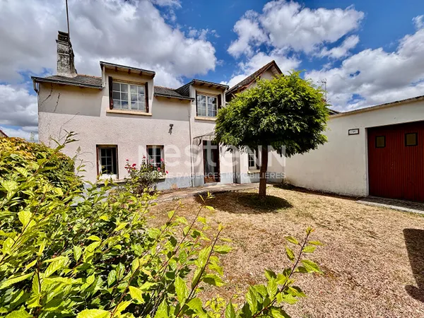 Maison de caractère avec jardin et grand garage à Aubigné-sur-Layon - D6090