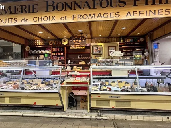 Vend etal dans les halles de nimes