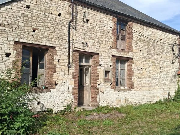 Maison de village à rénover sur 1100m2 de terrain