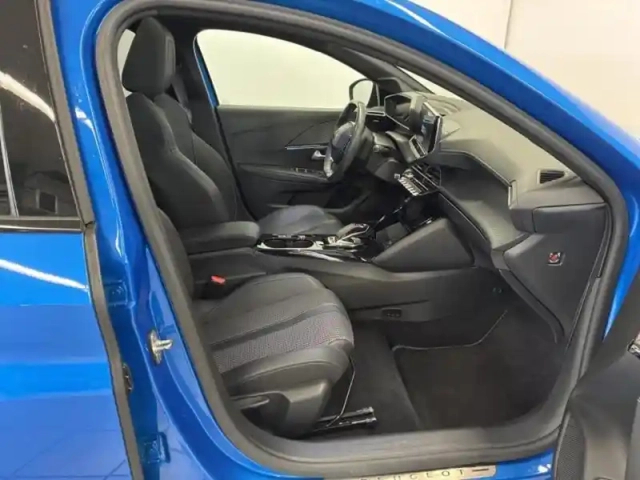 Peugeot 208 e- 136ch gt — photo 11