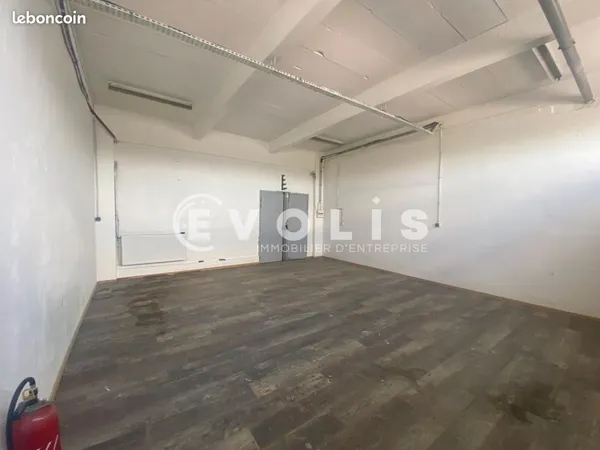 Local d'activité 146 m²