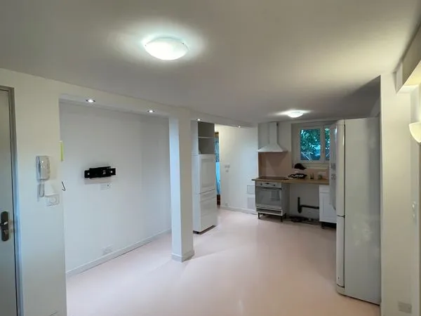 Appartement T2 RDC avec cour coin verdure