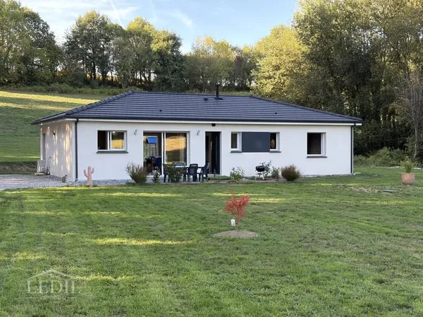 Maison de plain-pied de 2025 - DPE A - Plus de 2 hectares de terrain