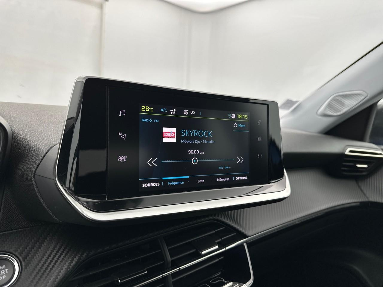 Peugeot 2008 electrique 136 ch style — photo 22