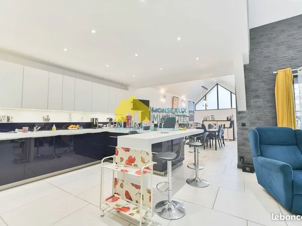Maison 6 pièces 230 m²