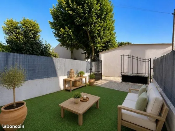 AIX - T2 en duplex rénové - entrée privative - pas de vis à vis, au calme, proche des commodités