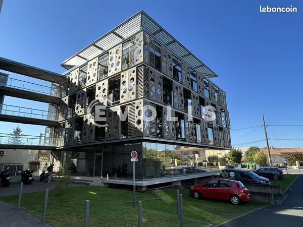 Bureau 68 m²