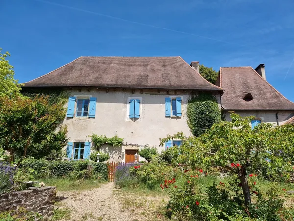 Manoir historique situé sur 37 ha/92 acres