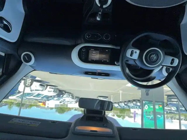 Renault Twingo iii e-tech — photo 9