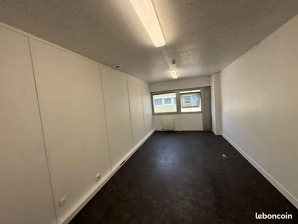 Bureau et espace de travail Vente Montigny-le-Bretonneux 19m² 250000€
