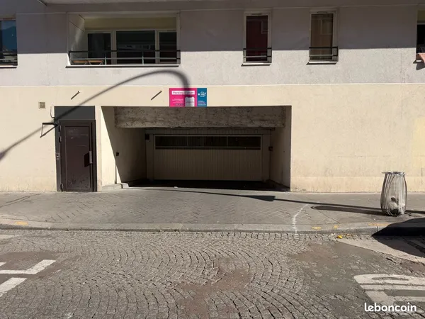 🚗 / ​🚛​ / 🏍️​ Location à la journée - Parking Sécurisé - 20 Jean Leclaire 75017