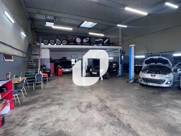Local commercial 611 m²