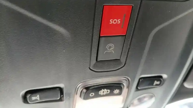 Peugeot 2008 hybrid 110 e-dcs6 — photo 18