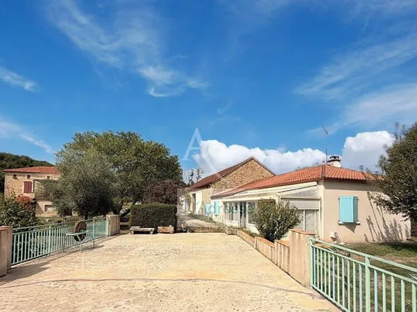 Maison de plain-pied 8 pièces 198 m²