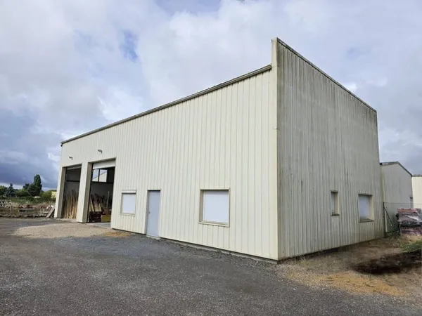 Entrepôt 250 m²