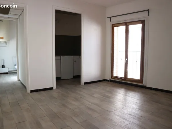 Studio à 2 pas de la Maison Carrée