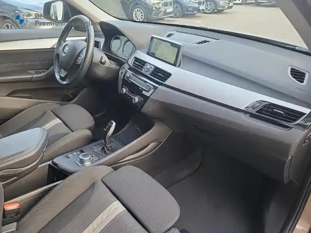 Bmw X1 sdrive18da 150ch lounge euro6d-t — photo 9