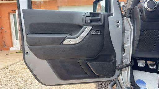 Jeep Wrangler 2.8 CRD 200 4WD - Sahara – 2015 – 84064 km – Diesel – Boîte Manuelle — photo 56