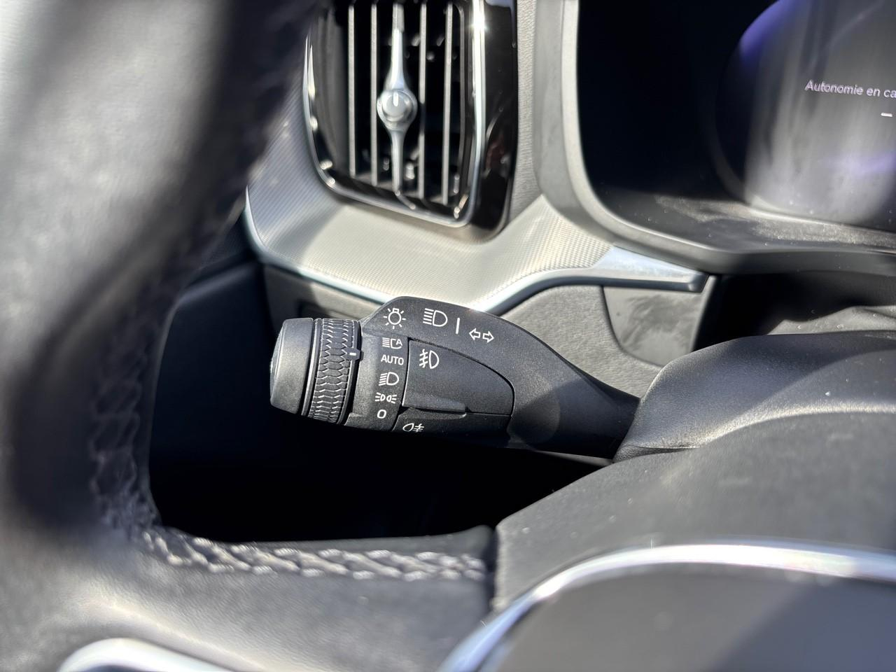 Volvo Xc60 b4 197ch plus style dark geartronic — photo 17