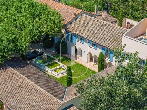 Propriété 1023 m²