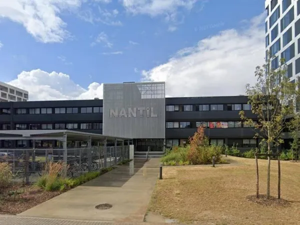 Bureaux 890 m²