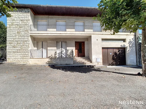 À Vendre ? Maison d'architecte de 220 m² avec jardin et double garage à Condom
