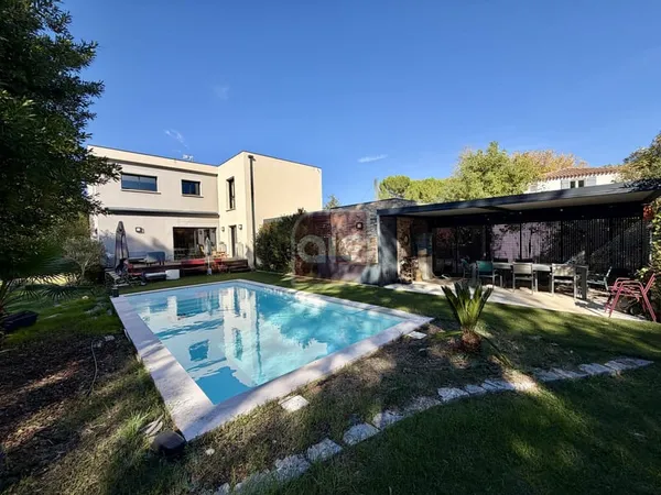 EXCLUSIVITÉ A.I.E. ! Superbe villa de plus de 144 m2 sur une