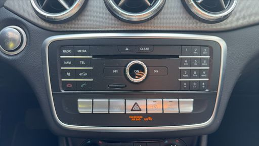 Mercedes Classe CLA 180 122 7G-Tronic - Fascination – 2018 – 74637 km – Essence – Boîte Automatique — photo 13