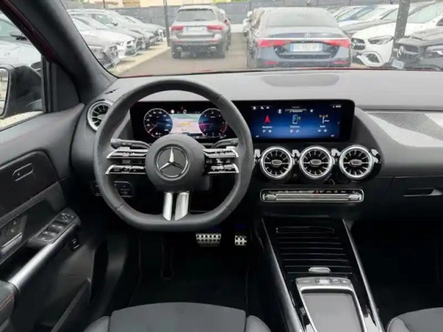 Mercedes Gla 200 d amg line — photo 31