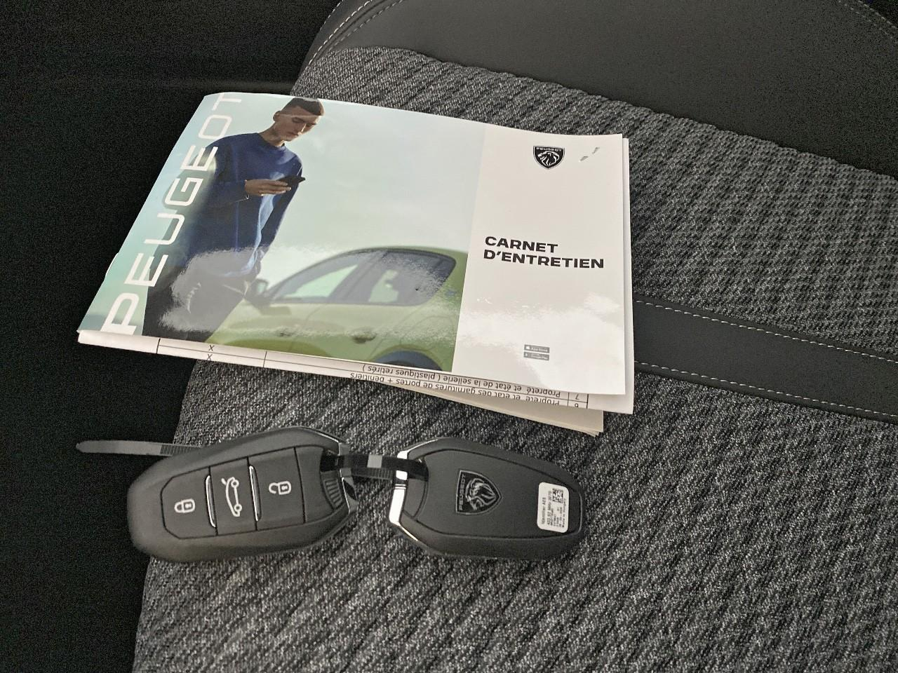 Peugeot 308 hybrid 145 e-dcs6 allure — photo 18