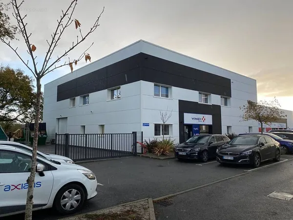 Local d'activites - 586 m² - auray
