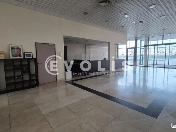 Bureau 4 645 m²