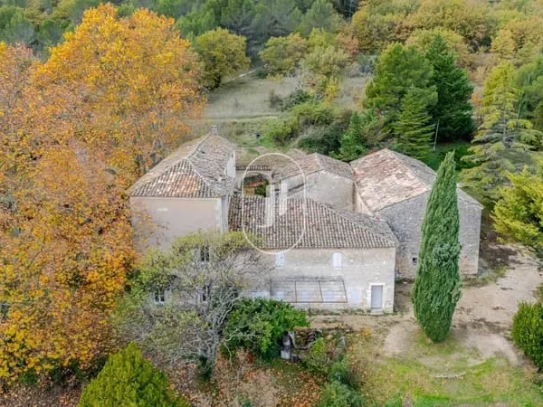 Maison 750 m²