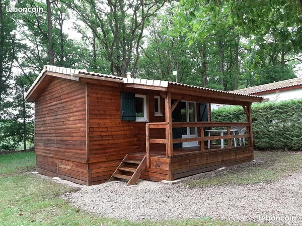 Chalet habitable 40 m2 a l année dans domaine arboré