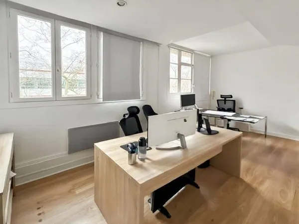 Bureaux 61 m²