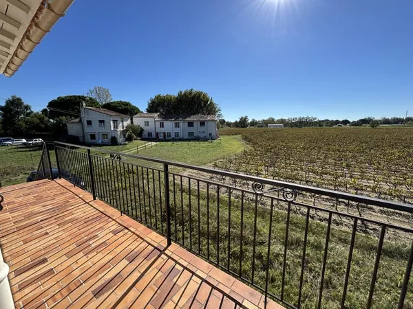 Aigues-Mortes, en campagne maison de type P3 avec garage