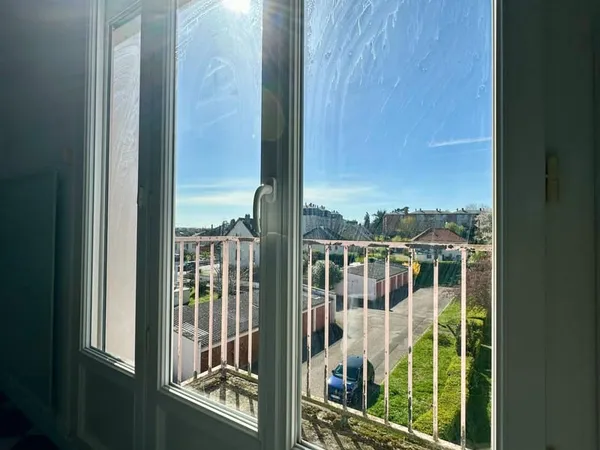 Appartement rénové avec 3 chambres