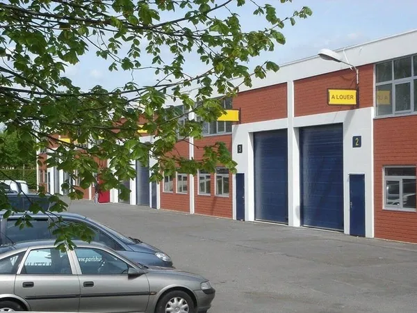 Entrepôt 576 m²