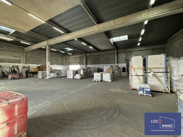 Entrepôt 755 m²