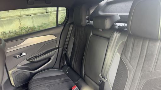 Peugeot 308 1.2 PureTech 130 EAT8 - GT – 2023 – 41992 km – Essence – Boîte Automatique — photo 32