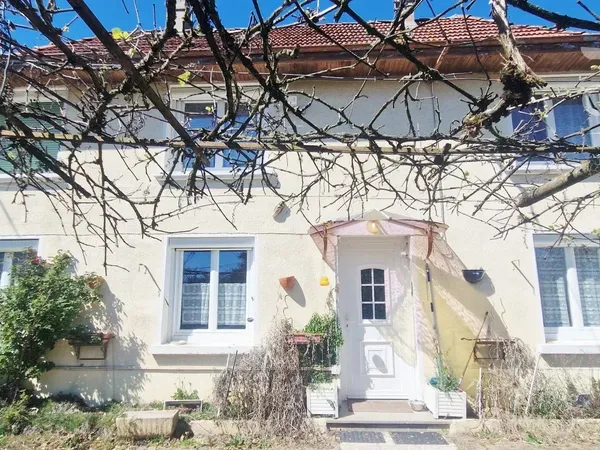 Maison à fort potentiel – Montagnieu – 97 m² – 4 chambres – Terrain constructible de 705 m²