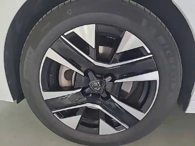 Peugeot 208 100 s&amp;s bvm6 — photo 16