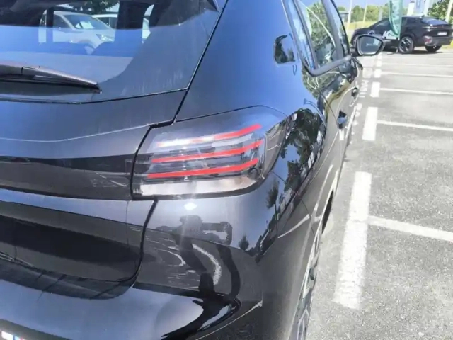 Peugeot 208 turbo 100 ch bvm6 — photo 17