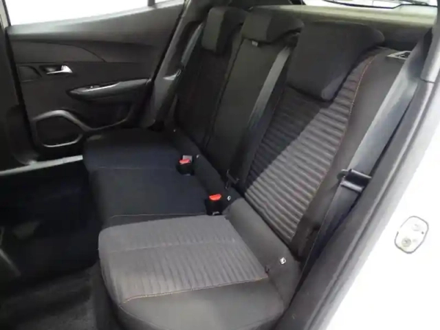 Peugeot 2008 1.2 puretech 130ch s&amp;s active business eat8 7cv — photo 9