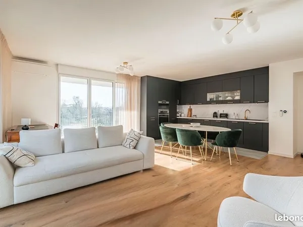 Appartement T4 104 m² - Terrasse 27 m² - Vue lac - 2 parkings + cellier - Bruges