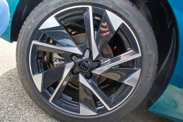 Peugeot 308 hybrid 136 e-dcs6 — photo 15